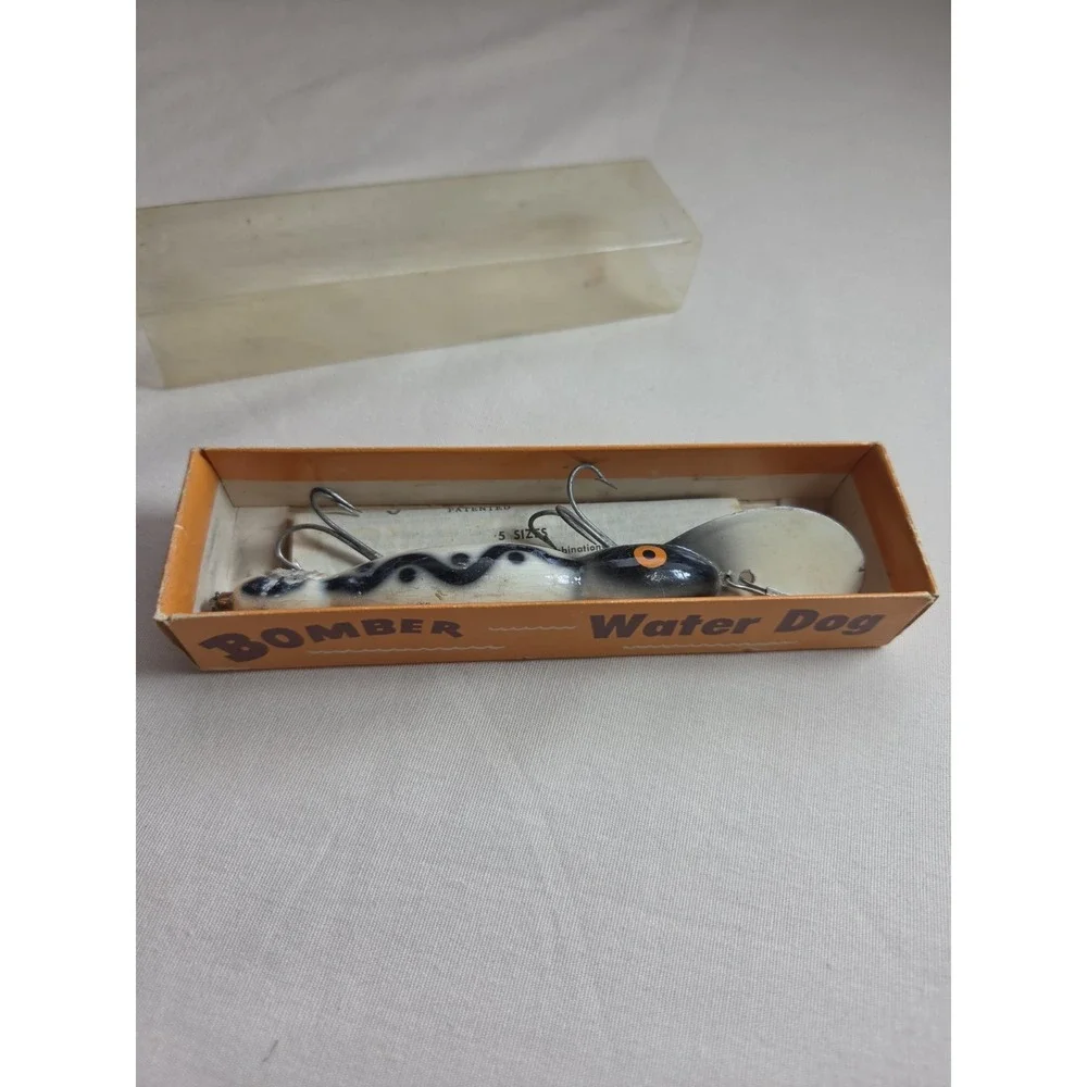 Vintage Bomber Water Dog 1615 Black White Lure w Box Luxon Hardware